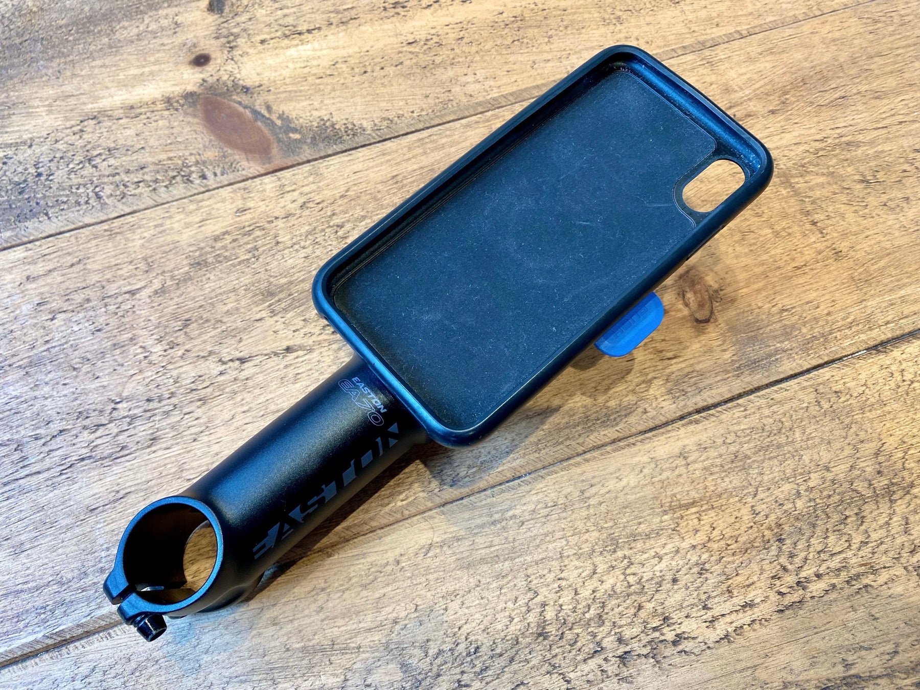 Quad Lock Kit de montaje de bicicleta Out Front PRO para iPhone 14 Pro MAG  – Yaxa Store